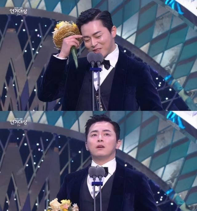 曹政奭陪妻子上瑜伽课,结婚两年仍恩爱如初_gummy