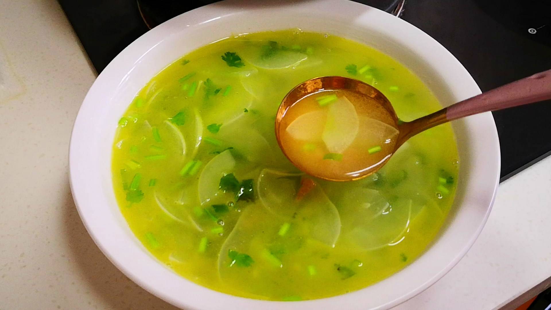 天冷,爱上了这碗汤,不加鸡蛋不加肉,比大骨汤有营养,百喝不厌_黄瓜