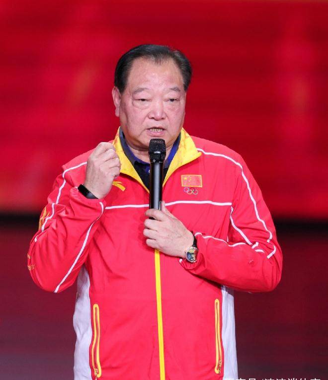 曾经的奥运冠军,如今的买菜老人,许海峰退休生活悠闲_中国