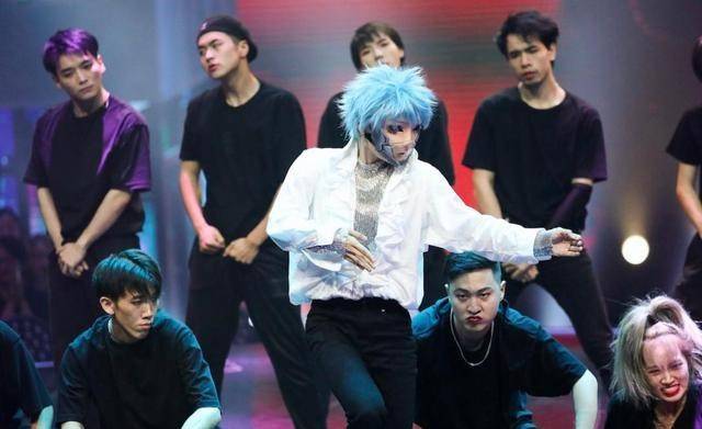 当然了不少观众会发现《蒙面舞王》的舞台上,一般情况只要舞者夺擂