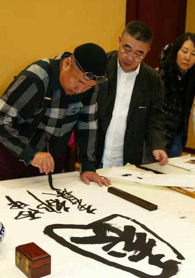 谈到中国的书法大家会想到自己喜欢的书法家,有的网友喜欢田楷大师