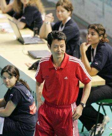 女排名帅陈忠和近况,前妻不幸去世,再婚娶女排球员