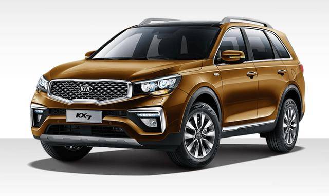 起亚kx7 起亚kx7的外观设计非常的硬派,采用虎啸式家族前脸,辨识度