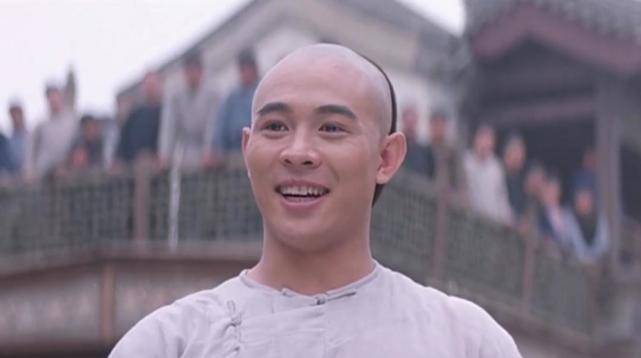 "黄飞鸿"系列上百部,关德兴独揽八十多,本人并没有那么传奇