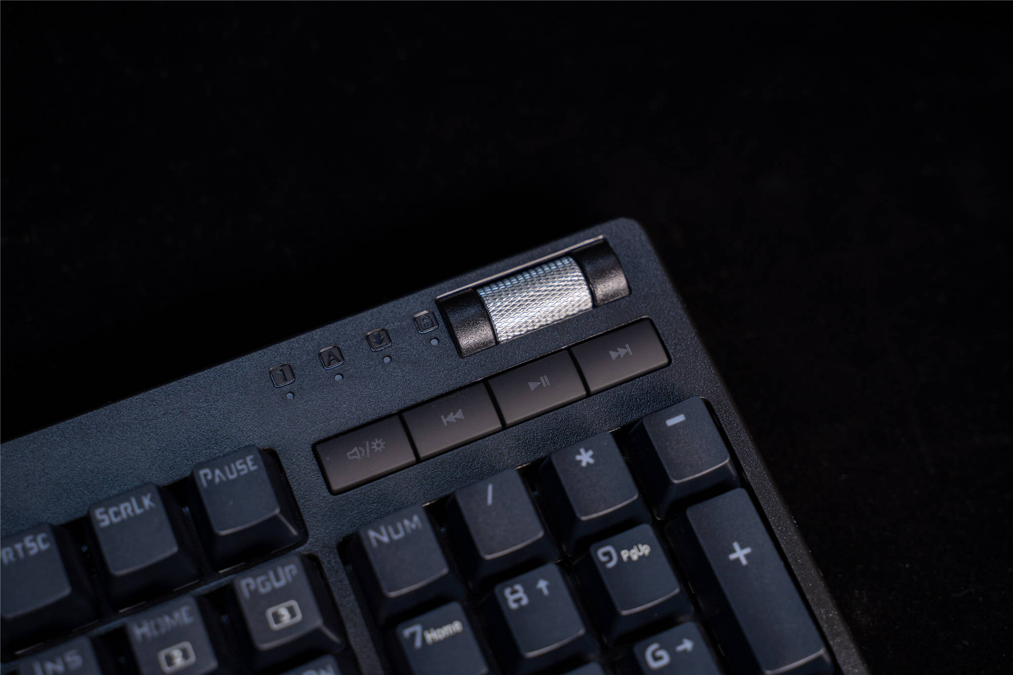 防尘轴rgb独立宏这款机械键盘居然199就能买得到