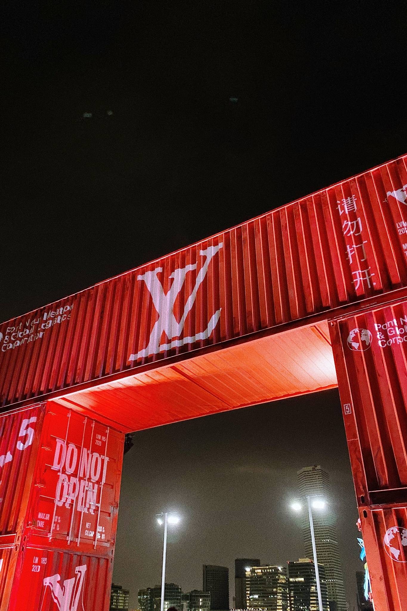 lv2021春夏男装大秀,被嘲土到极致?到底是潮流还是泥石流_手机搜狐网