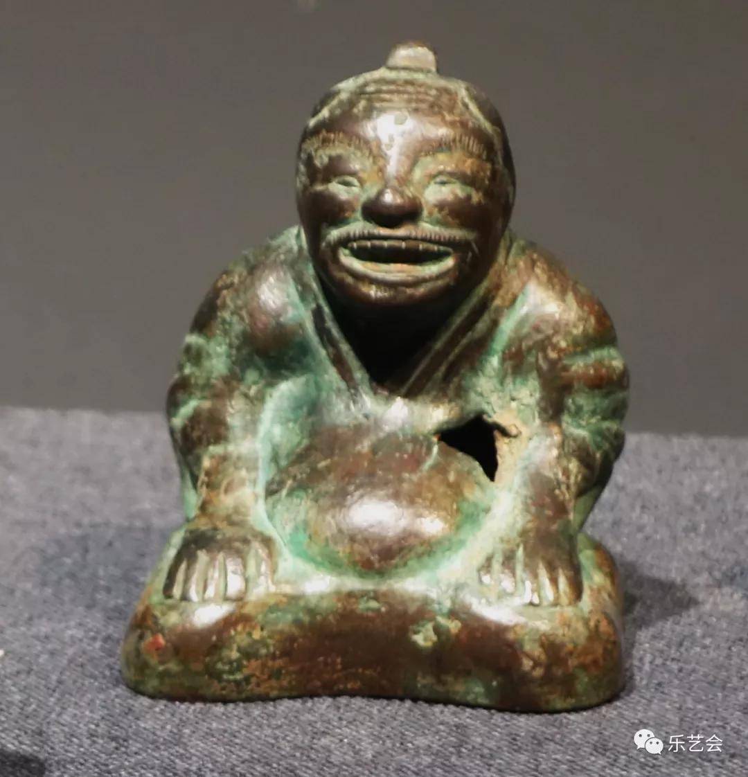 奇崛夸张:多家博物馆汉代俳优说唱人物铜镇系列欣赏