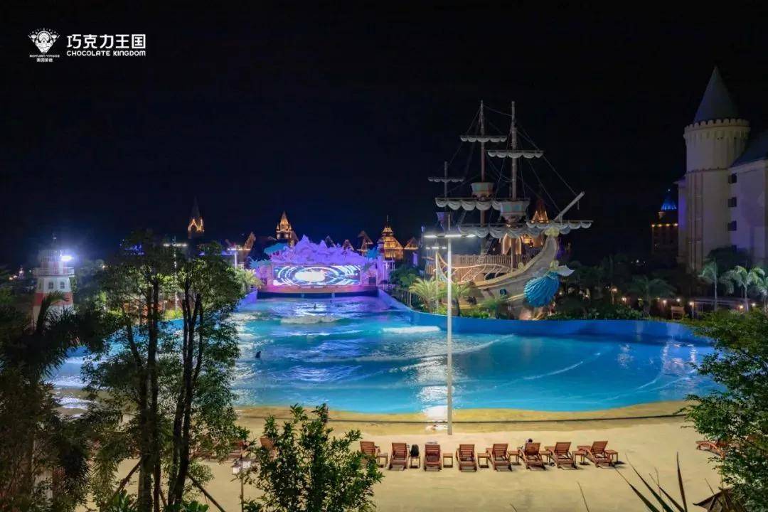 英德泉林水世界占地面积30000平方米,含主题汤泉泡池及造浪池两大