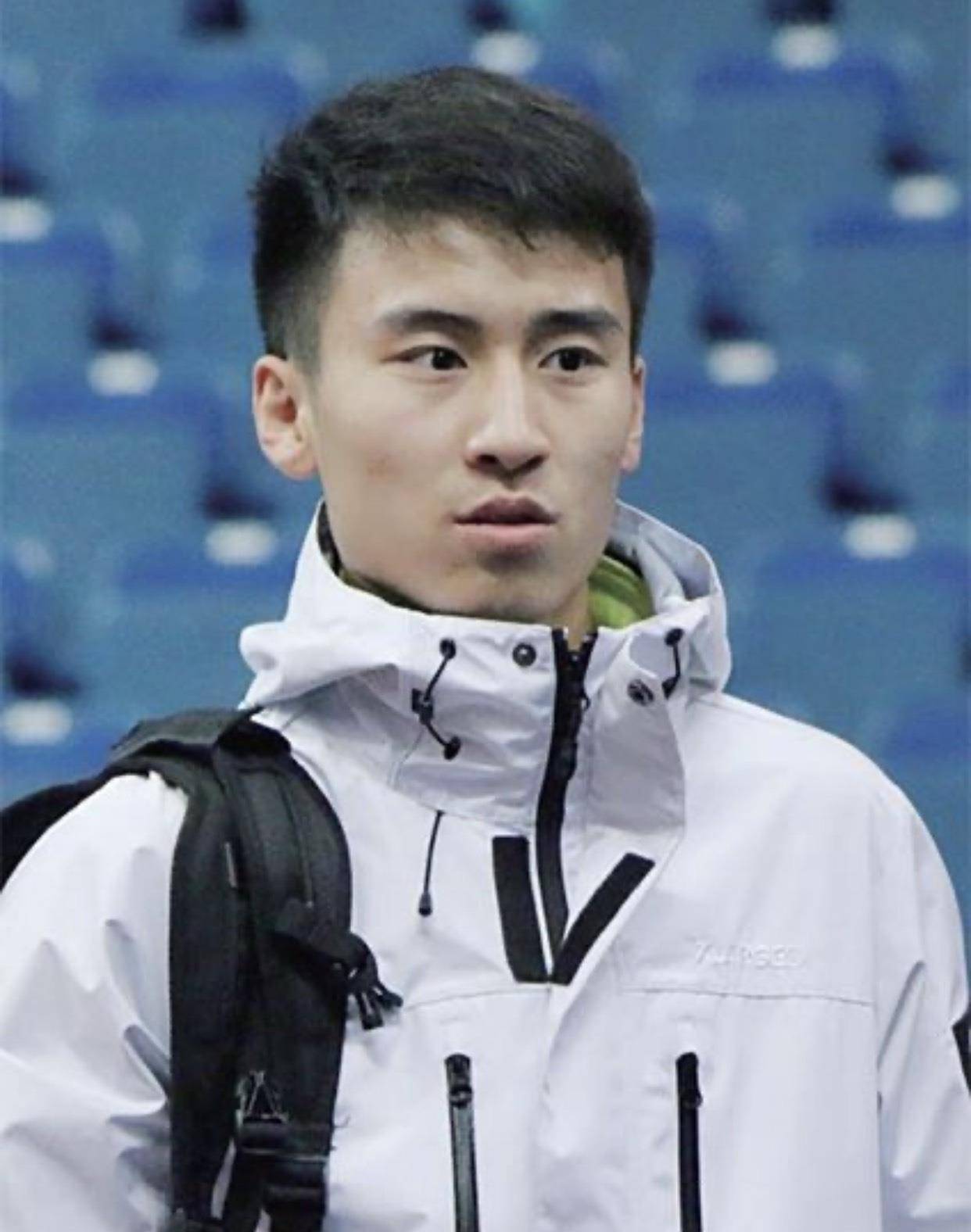 国乒世界第一拒绝大爆冷,樊振东淘汰02年新星进8强_牛冠凯