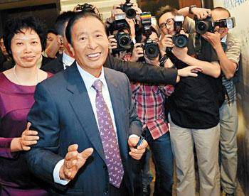 哥哥有3个儿子,弟弟一家8年有4个孩子出生,只是为争夺千亿家产