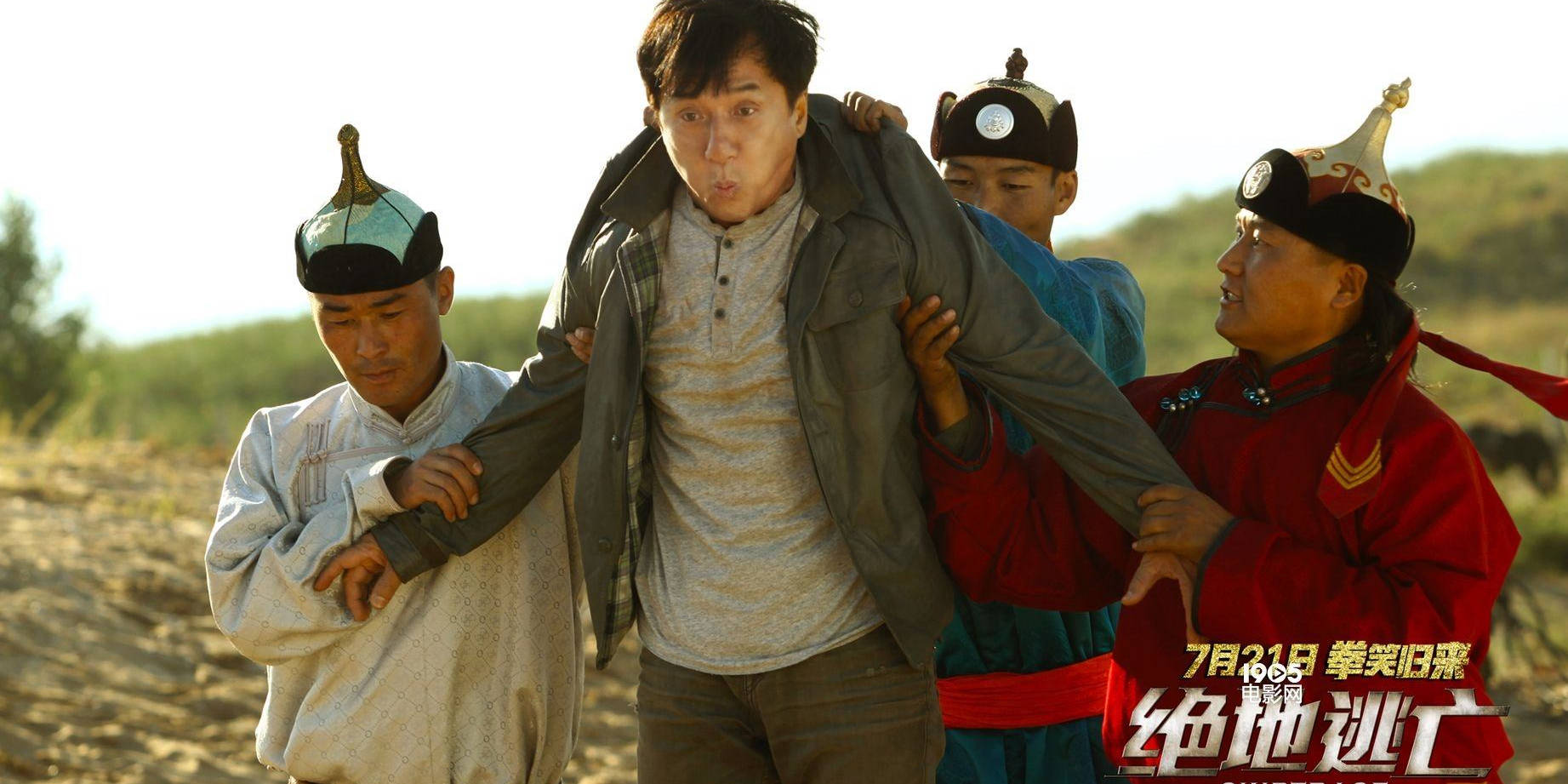 如今60多岁的他还在努力拍摄电影,在《急先锋》的拍摄现场,更是给所有