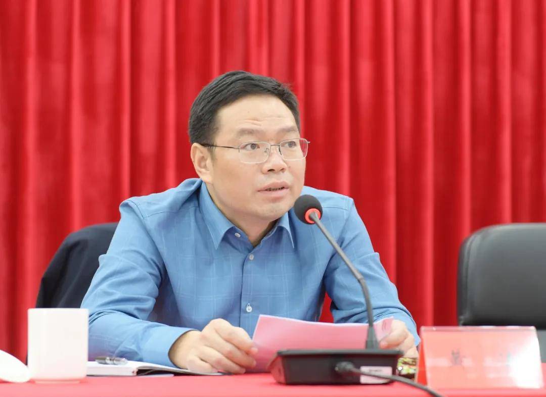 黄法在讲话中说在接下来的工作中,将接好历史的接