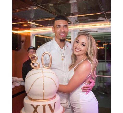 丹尼格林曾2次在总决赛上创奇迹,女友清纯邻家风让人爱