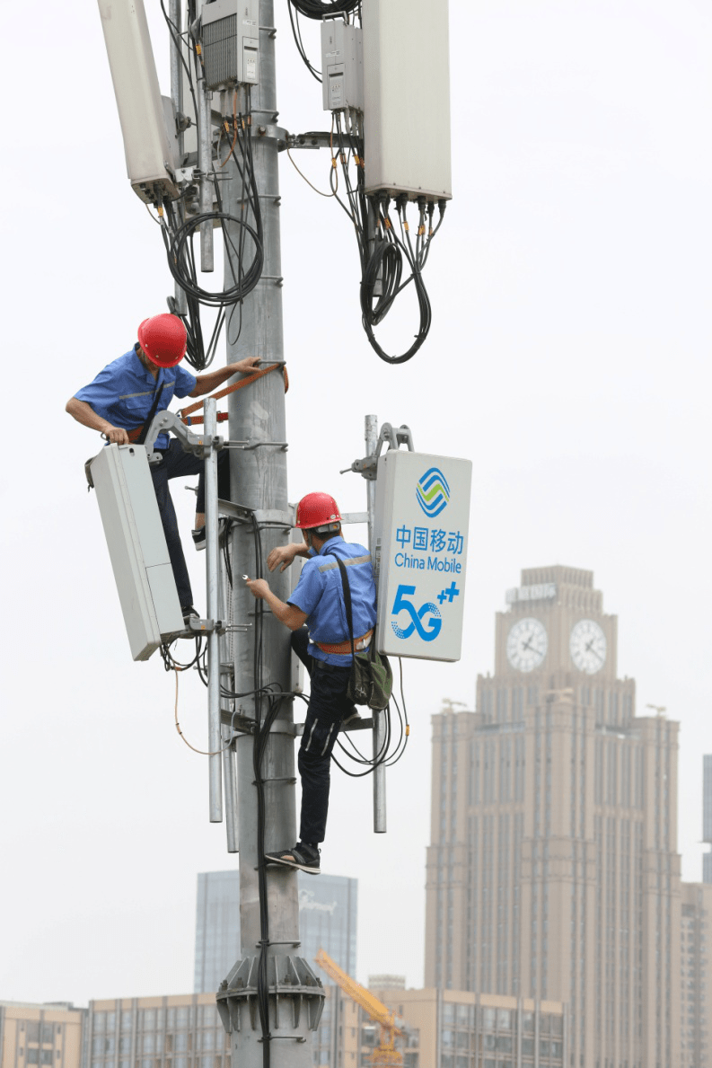 值得一提的是,在这60万的基站部署中,仅中国移动一家就"单挑"了全国近