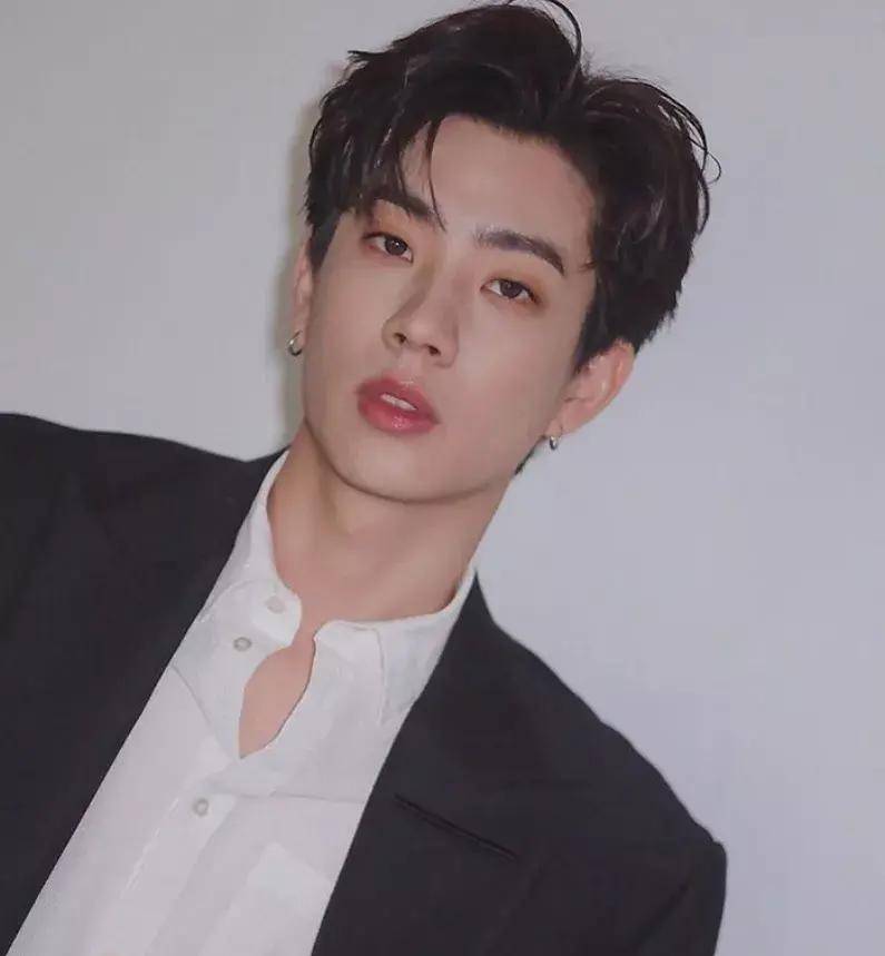 泰国男星撞脸郭麒麟,这怕不是郭德纲流落海外的"私生子"吧_jaylerr