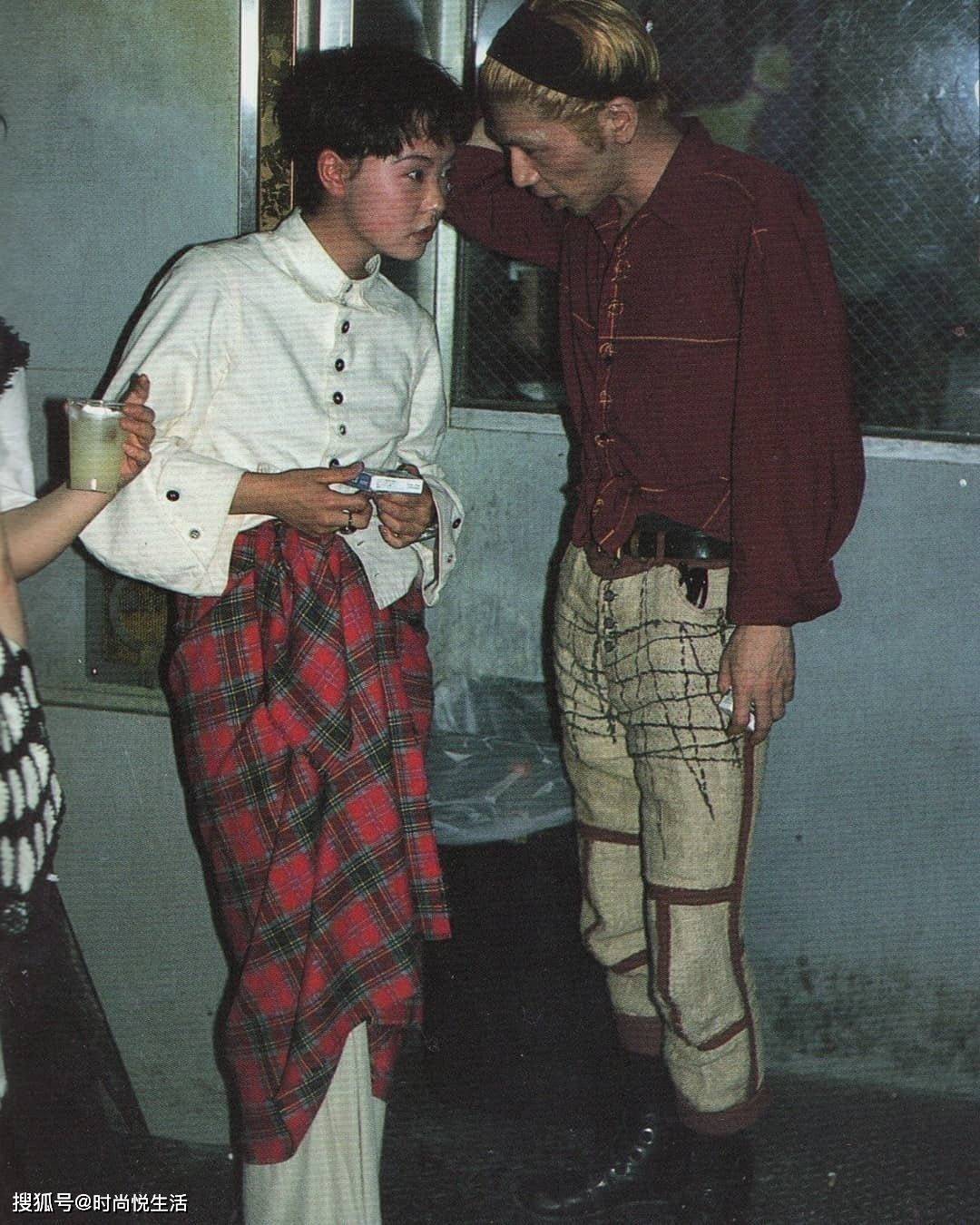 街拍可以体现当下的社会潮流方向,以及流行单品,那么你见过90年代的