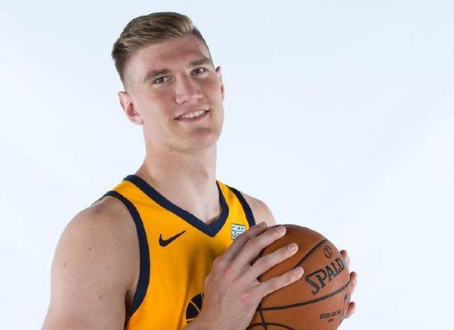 艾萨克-哈斯之前在nba发展联盟盐湖城星光队打过球,当时场均能得到8.