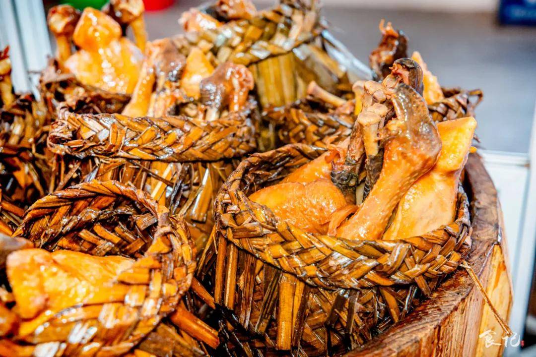 红遍襄州的『扬州香草鸡』大揭秘!火到一天卖出500只,究竟凭什么?