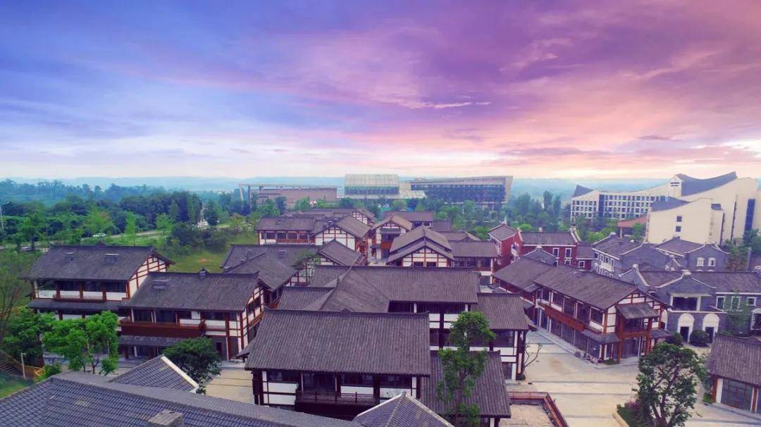 环球融创黑龙滩长岛丨李伯清特意来打卡还不fu等啥子