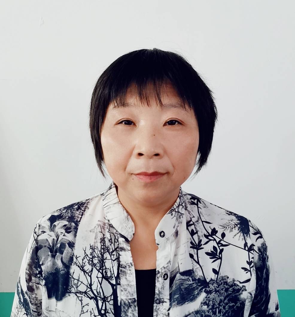 大前年,张玲老师被徐州市八家单位联合表彰为敬老楷模,人们谈起此事时