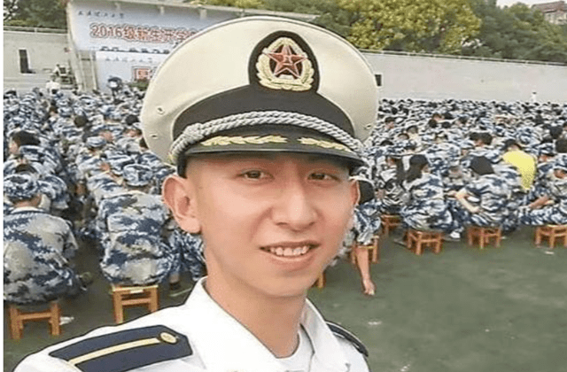 看到王伟的儿子这么争气,军迷们都纷纷表示:虎父无犬子.