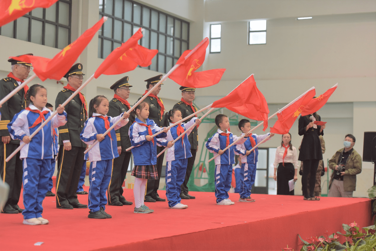 文翁少年,薪火相传 —石室天府中学附属小学庆祝建队71周年暨新队员