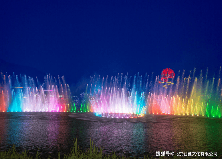 青岛世园会音乐喷泉,是中国最大的音乐喷泉,位于李沧区百果山森林公园