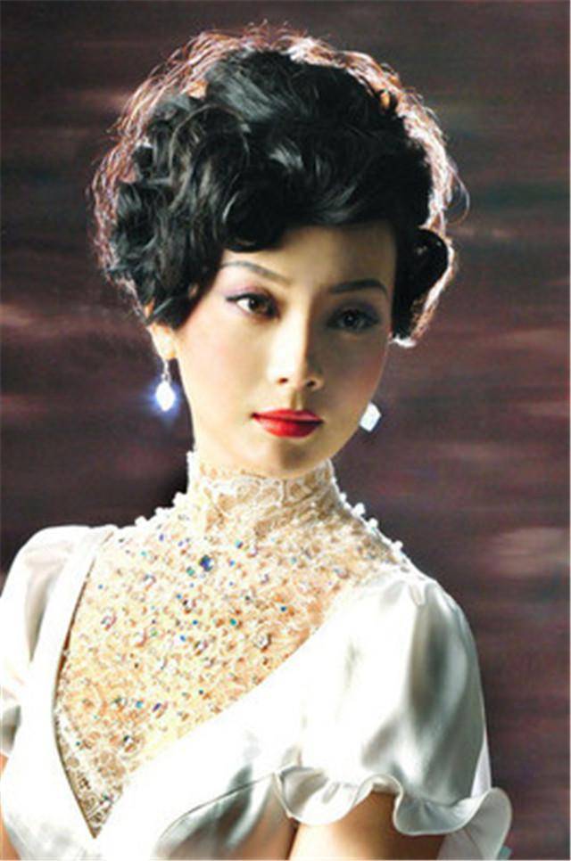 王右家民国绝代美人两次婚姻皆被背叛去世只有情敌愿安葬她