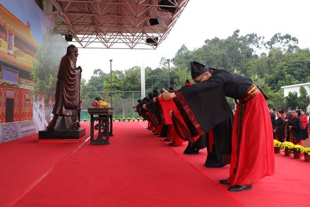 华初拜孔大典 | 穿越2571年的对话_孔子