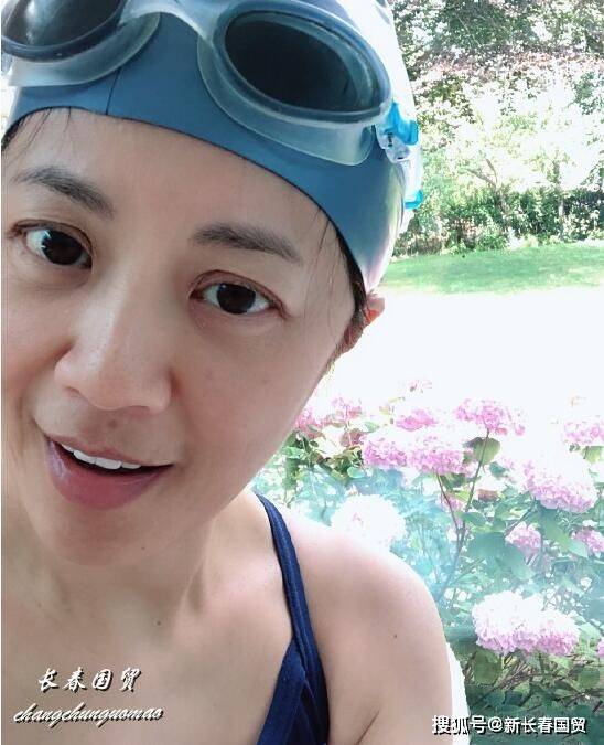 还记得正大综艺主持人姜丰吗50岁素颜近照曝光如今变成这样了