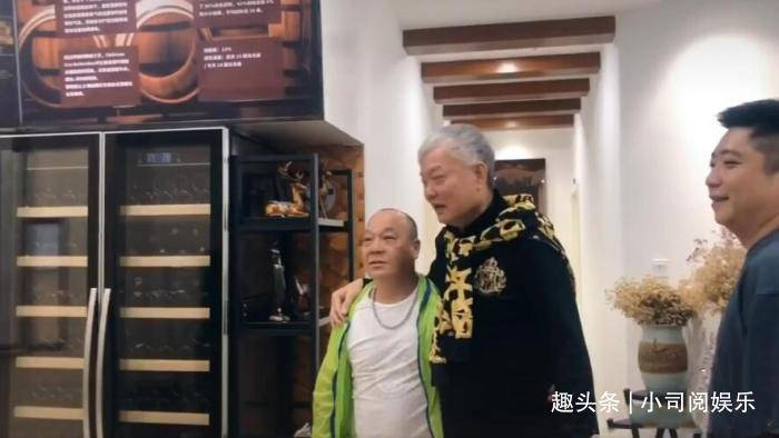 新义安"总管"林江罕有现身,满头白发气场十足,曾为向家打天下_吴志雄