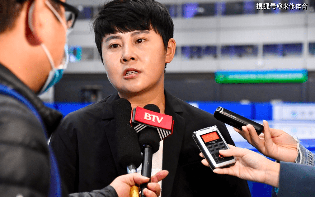 王濛卸任短道队主帅后首次露面,悄然"被下课"原因依然是谜_速滑