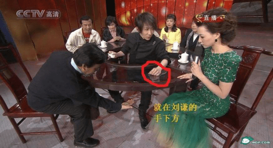 本来是解谜魔术表演,没想到把壁画上的狮子吓得不轻_玻璃