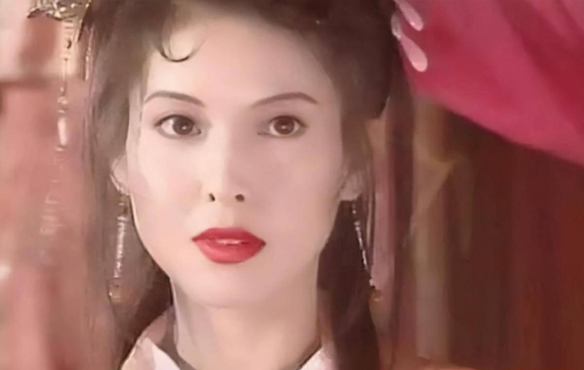 此时,李婉华才20岁,她不亚于任何一个古装女星香港女星,这与每个男人