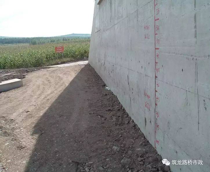 路基工程桥涵背回填施工技术要求一次性讲通