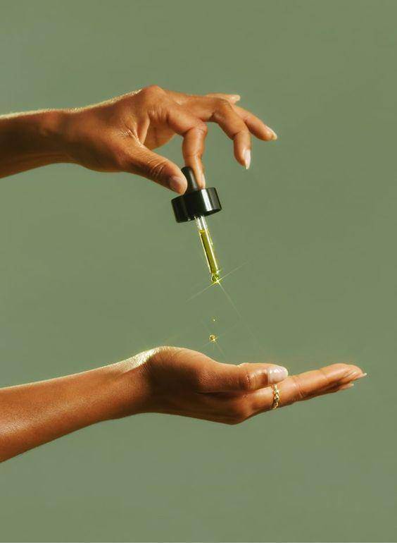 护肤油真的很有油吗?抹油真的很快乐,特别是在现在