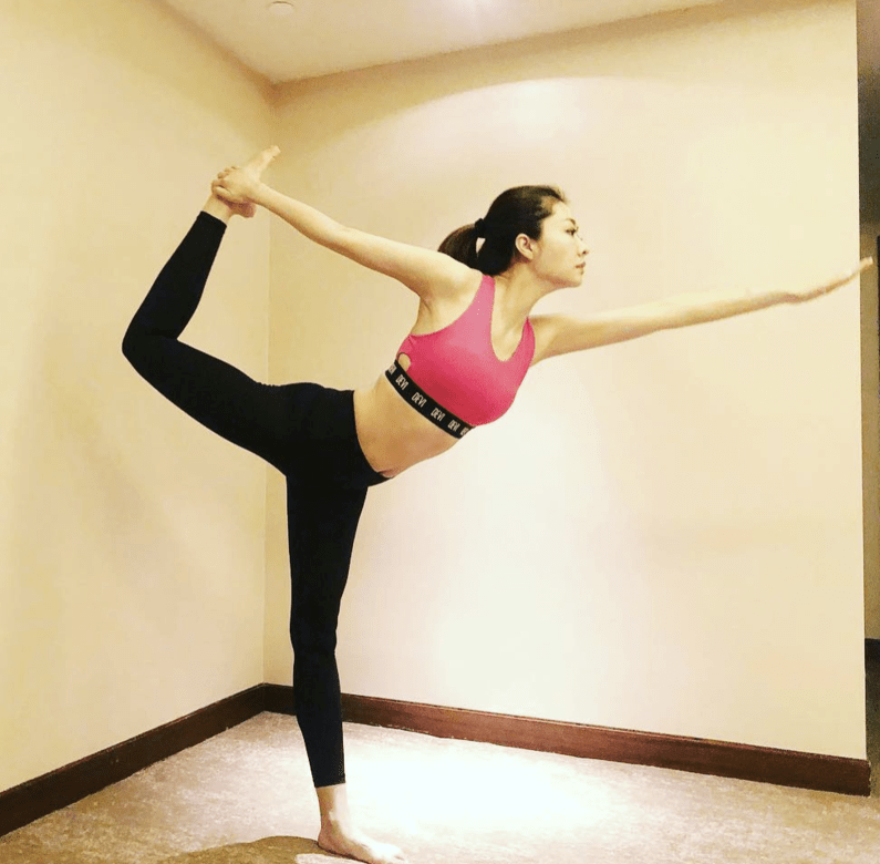 熊黛林大晒腹肌少女体态5个瘦腰减肥贴士产后修身3个月减23kg