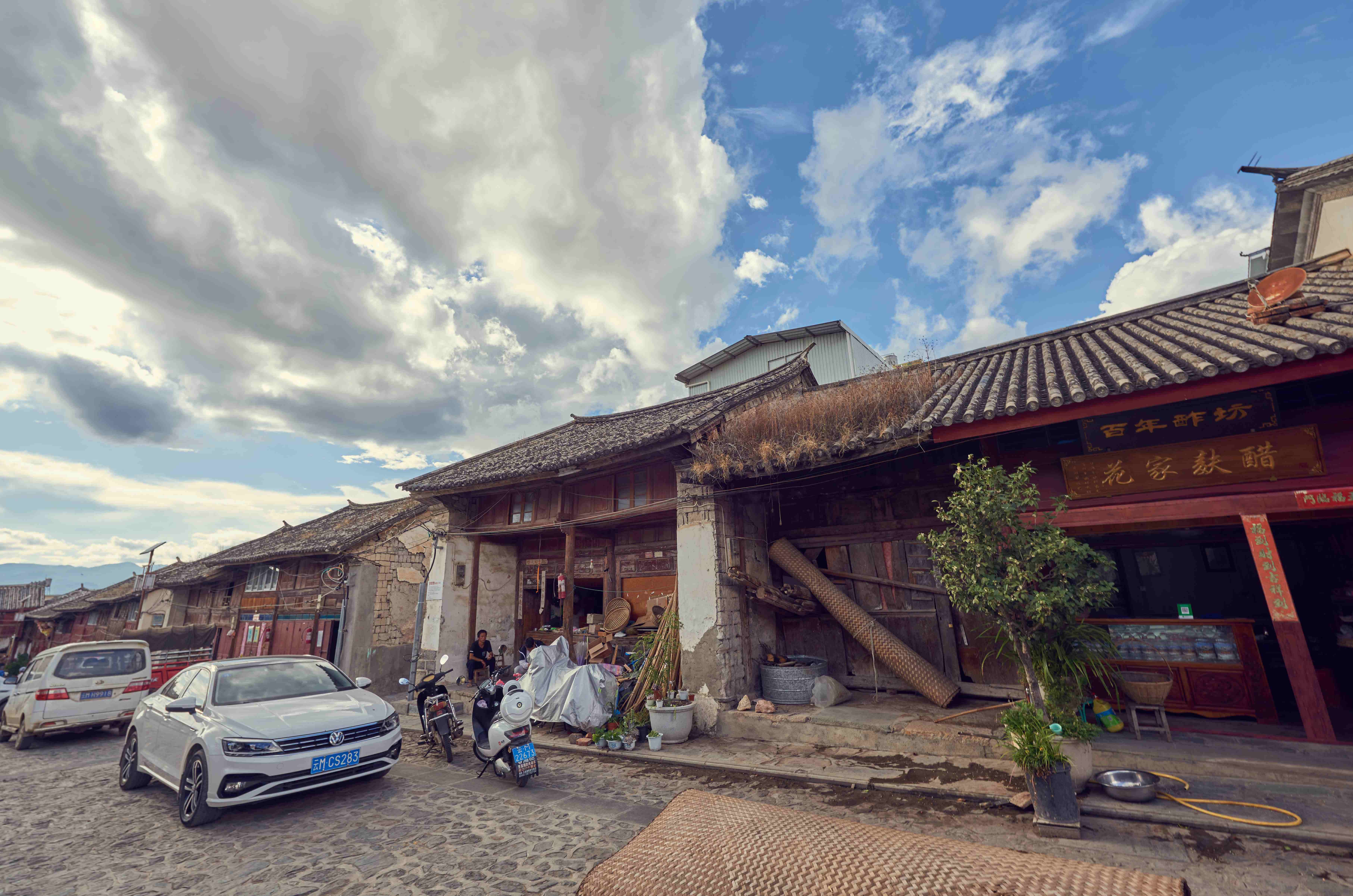 滇西保山最古老的村子,与秦相吕不韦有关,街道中保留完整古建筑