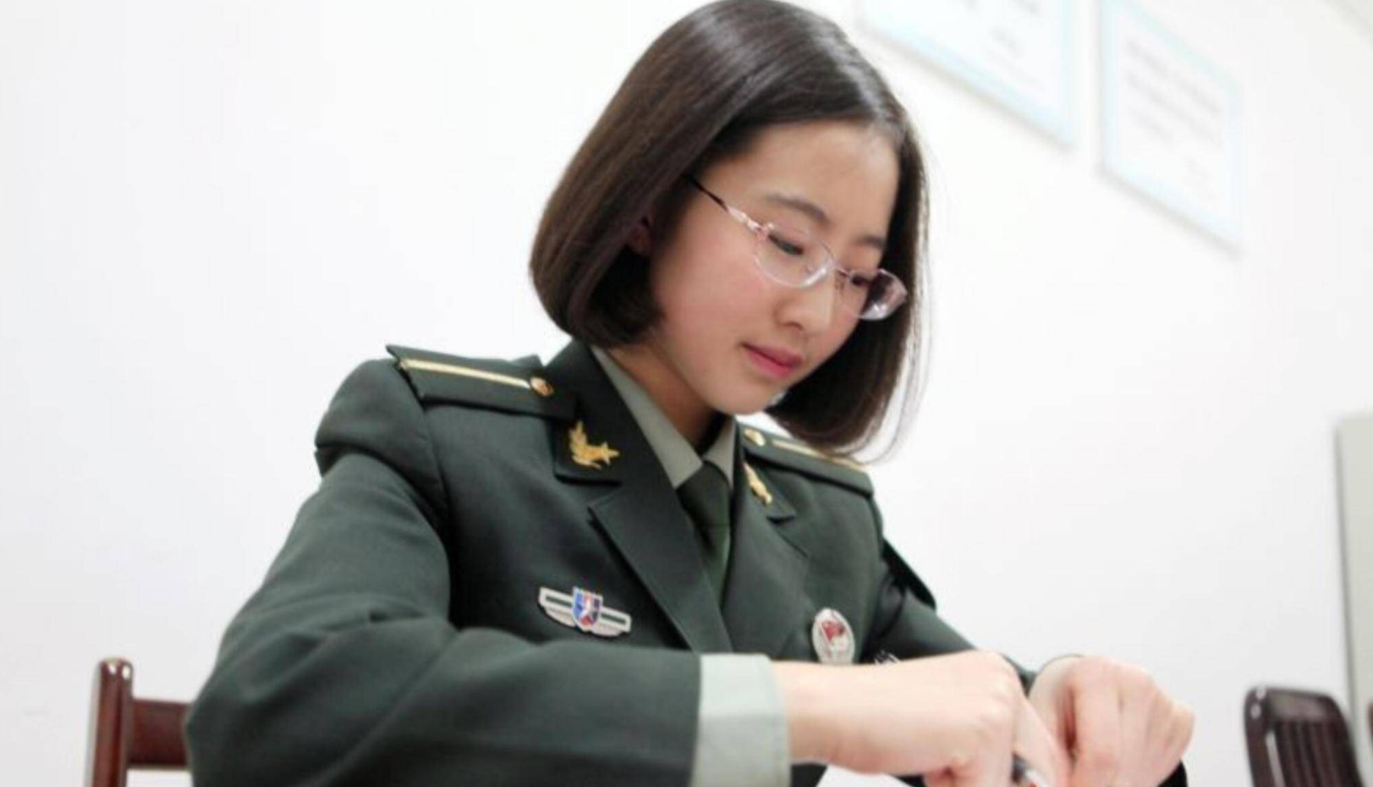 中国女性最高军衔图片