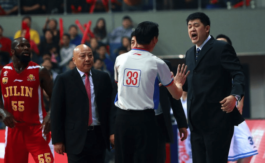 吉林男篮主帅不敢吭声,为啥他要顶撞闫军?_孙军
