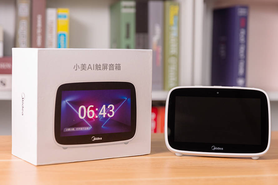 原创小美ai触屏音箱评测 美的布局alot的关键一环