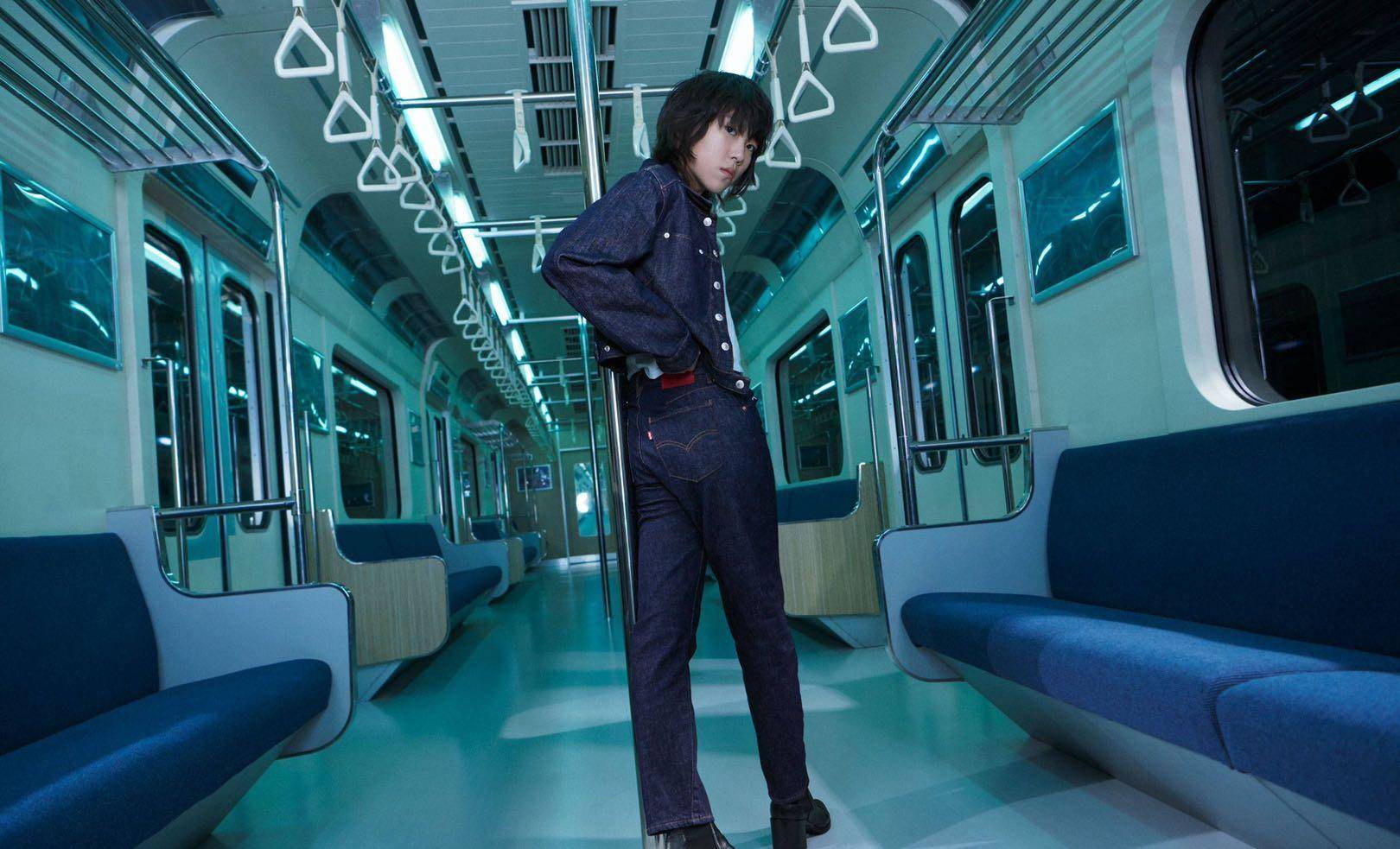 窦靖童对自己下狠手两边头发直接剃光男明星都不敢这么剪