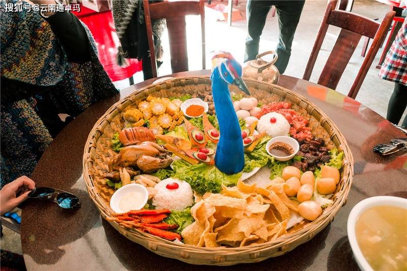 石林风景区→楚雄彝人古镇前往滇池,晚上逛昆明夜市,吃当地美食小吃