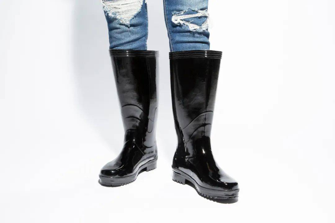 公安部制式橡胶警用雨靴vs钢头警用雨靴 各取所需保障一线执勤警员