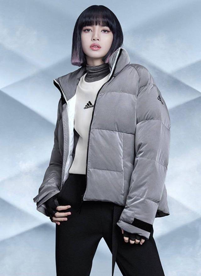 lisa螃蟹舞火爆全网,身穿运动服套装,挡不住她身上的嘻哈风