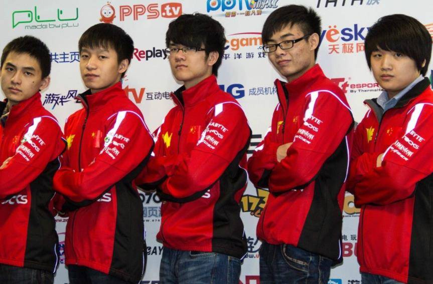 时隔7年老we重新合体,当年恩怨已成云烟,微笑一人遭吐槽