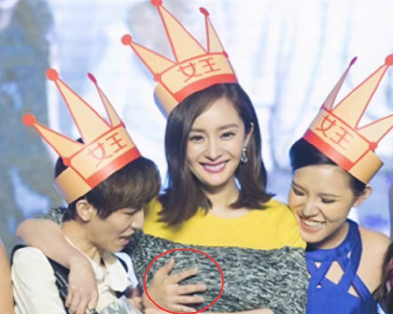 被揩油的女星很多,所以对于刚刚进入这行的女孩子来说无疑就是自己把