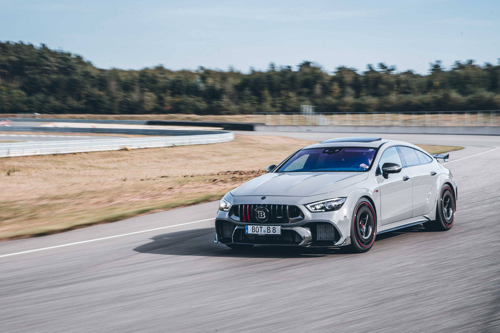 输出888匹马力巴博斯rocket900亮相