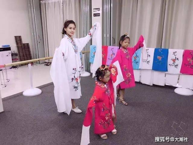 这位90后潮汕姿娘火了拍视频获赞这是潮剧演员黄晓佳大潮社tv