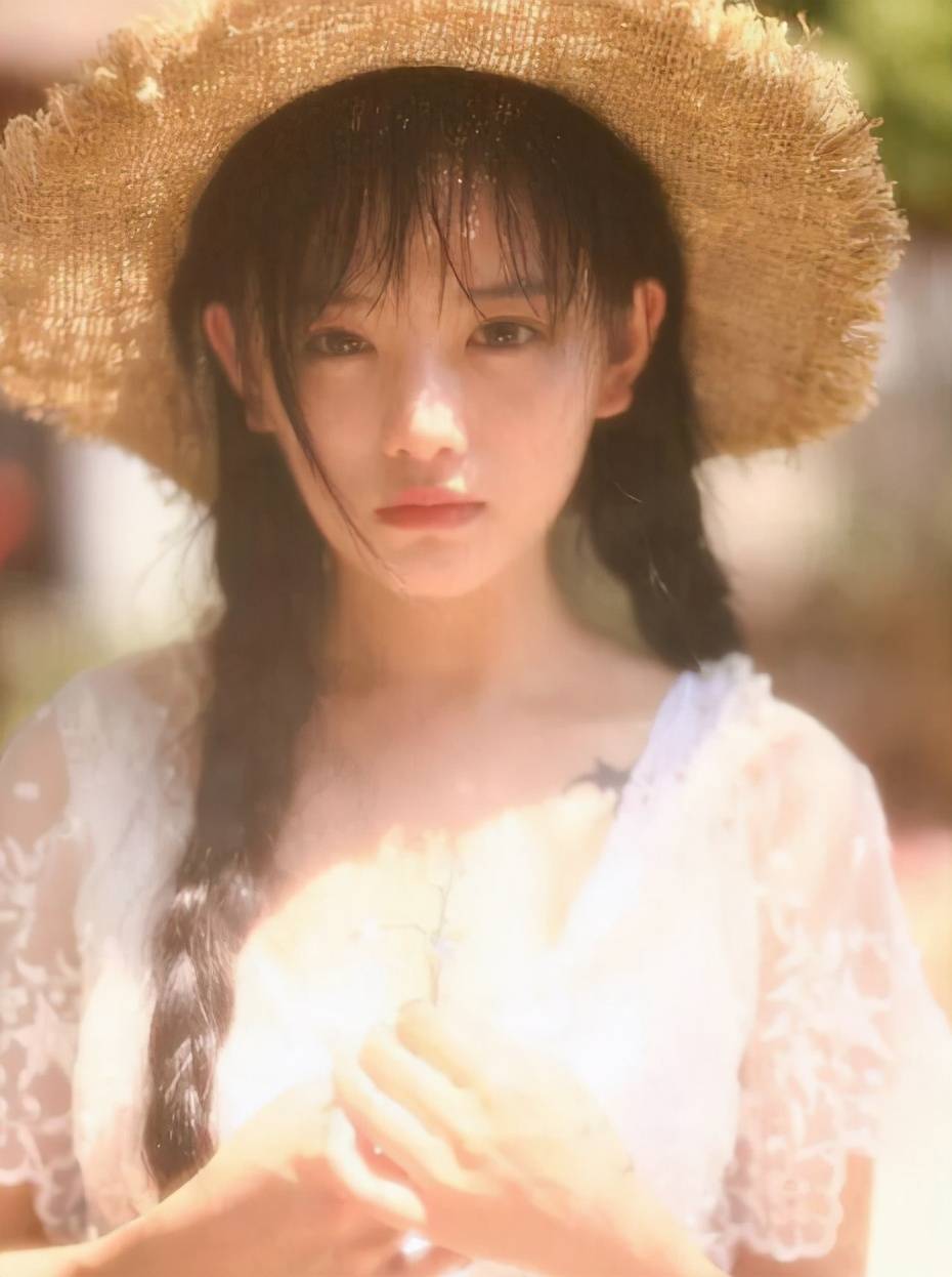 原创女神施子怡照骗翻车直播暴露真实颜值遭吐槽又来一个乔碧萝